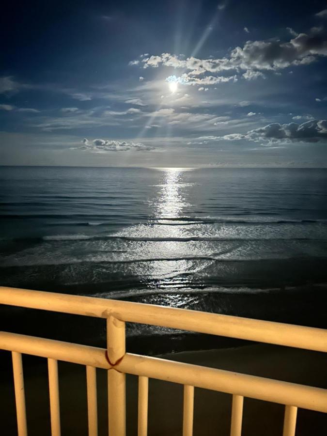 Beach Oasis 704 Lovely Daytona Ocean Front For 5 Sleeps Up To 12 Daytona Beach Ngoại thất bức ảnh